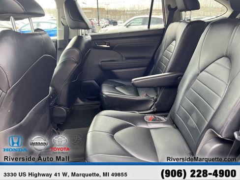 Used 2022 Toyota Highlander XLE image 26