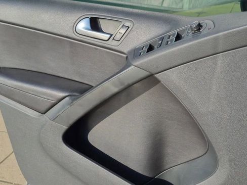 Used 2017 Volkswagen Tiguan Sport image 11