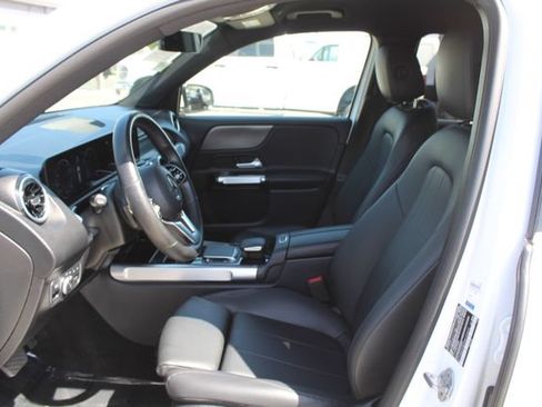 Used 2022 Mercedes-Benz GLB 250 image 34