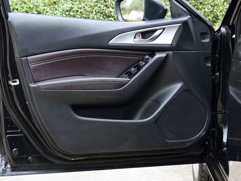 Used 2017 MAZDA MAZDA3 Touring image 37