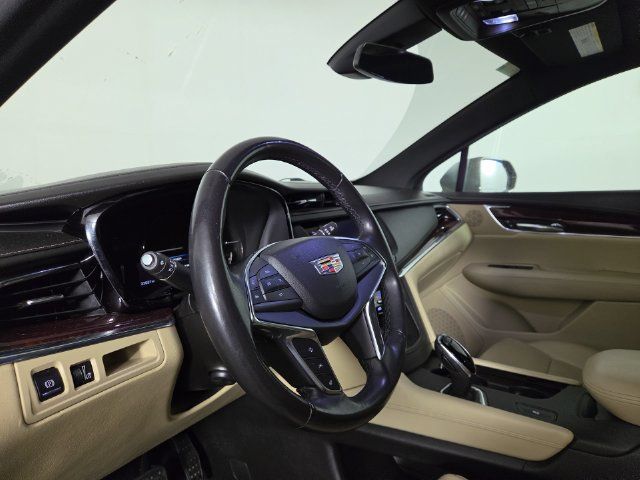 Used 2018 Cadillac XT5 Luxury w/ Driver Awareness Package FWD image 16