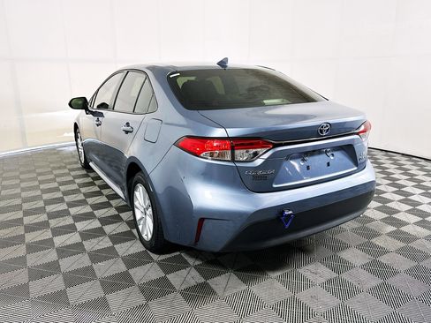 Used 2025 Toyota Corolla LE w/ LE Premium Package FWD image 5