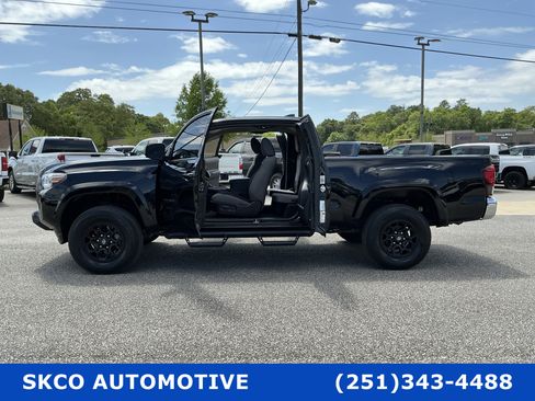 Used 2022 Toyota Tacoma SR5 image 32