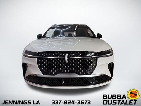 Used 2025 Lincoln Nautilus Reserve image 8