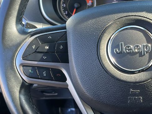 Used 2019 Jeep Cherokee Limited image 13