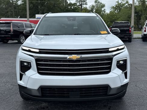 Used 2026 Chevrolet Traverse LT FWD image 3