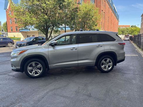 Used 2016 Toyota Highlander Limited Platinum AWD/4WD image 3