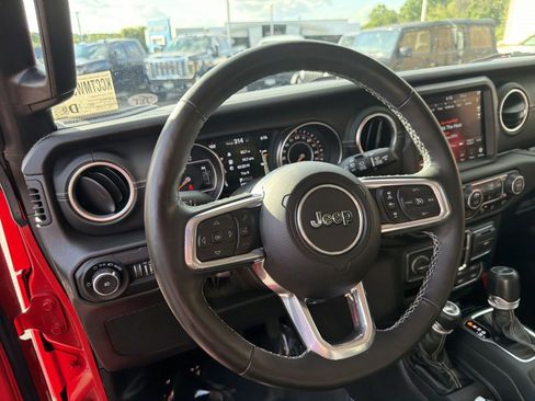 Used 2021 Jeep Wrangler Unlimited Sahara AWD/4WD image 15