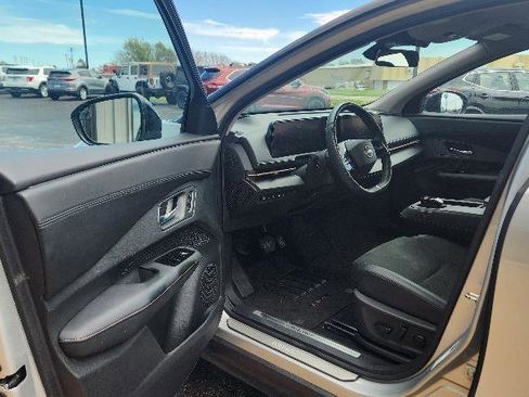Used 2024 Nissan Ariya AWD image 11