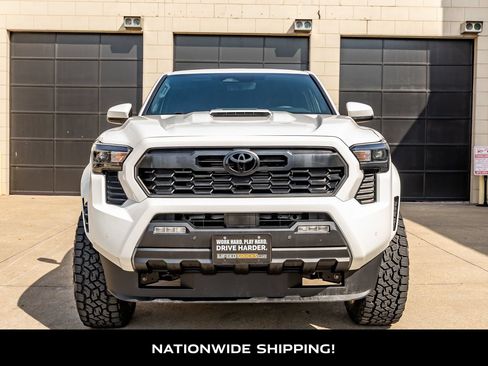 Used 2025 Toyota Tacoma TRD Sport w/ TRD Sport Upgrade Package AWD/4WD image 4