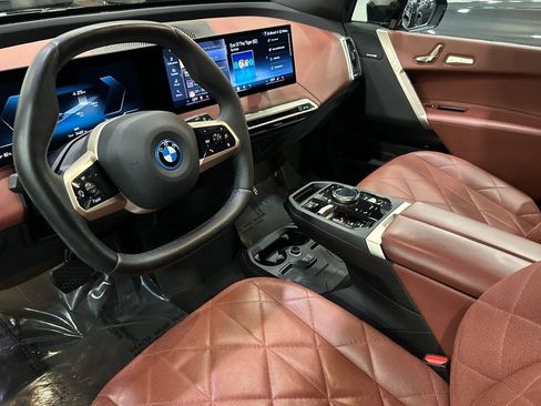 Used 2024 BMW iX xDrive50 w/ Premium Package AWD/4WD image 10