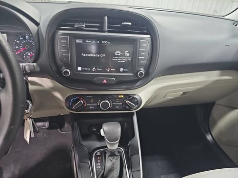 Used 2022 Kia Soul LX w/ Technology Package FWD image 19