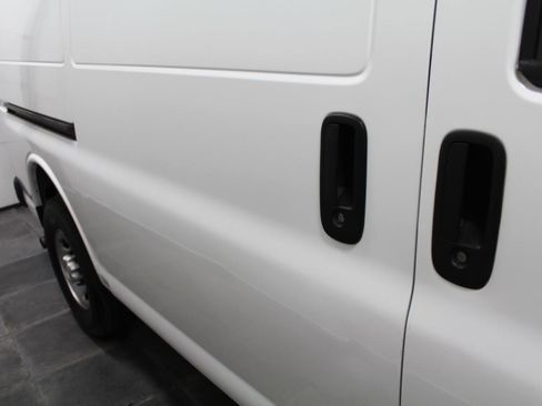 Used 2020 Chevrolet Express 2500 RWD image 32