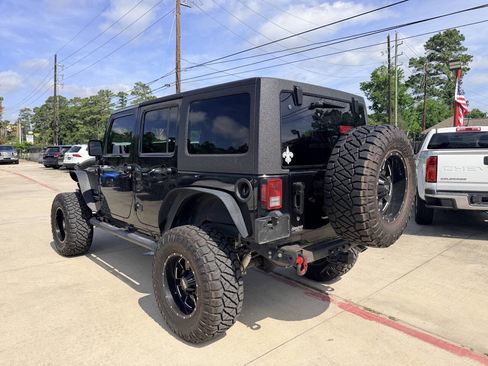 Used 2015 Jeep Wrangler Unlimited Sport w/ Connectivity Group AWD/4WD image 5