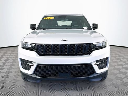 Certified 2024 Jeep Grand Cherokee Altitude AWD/4WD image 4