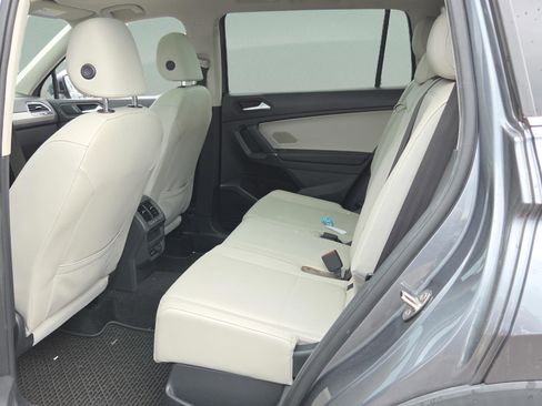 Used 2020 Volkswagen Tiguan SE image 13