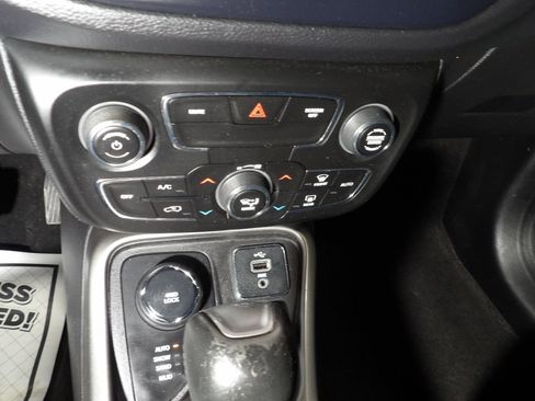Used 2018 Jeep Compass Latitude w/ Popular Equipment Group AWD/4WD image 17