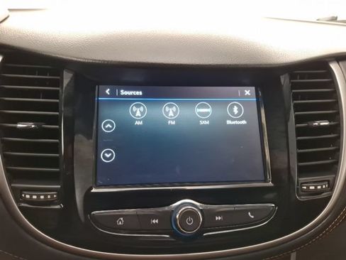 Used 2019 Chevrolet Trax LT w/ LT Convenience Package FWD image 23