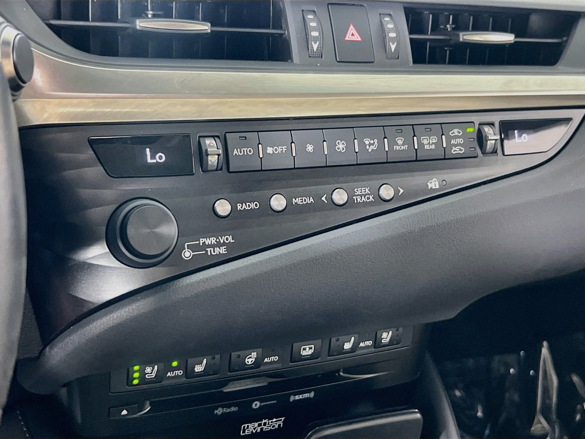 Used 2019 Lexus ES 350 Ultra Luxury w/ Accessory Package 2 FWD image 16