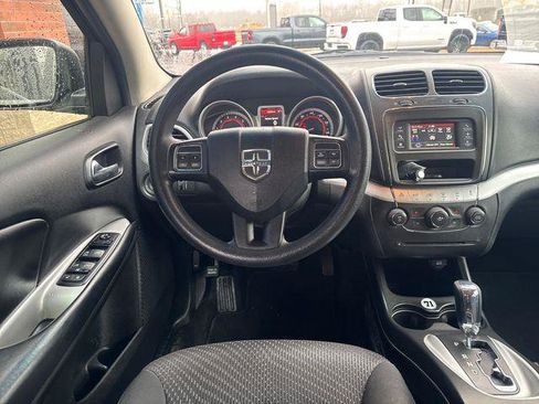 Used 2016 Dodge Journey SXT w/ Comfort/Convenience Group image 2