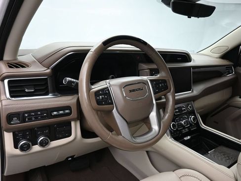 Used 2023 GMC Yukon XL Denali w/ Denali Reserve Package AWD/4WD image 14