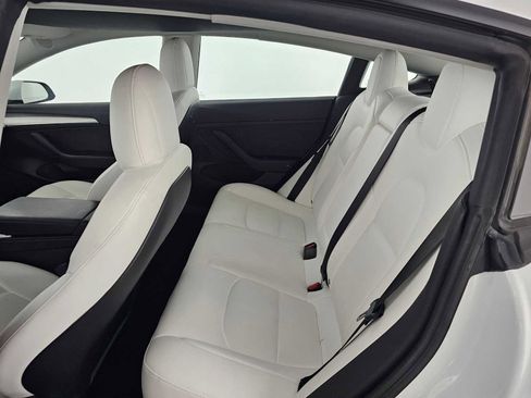 Used 2022 Tesla Model 3 Standard Range image 17