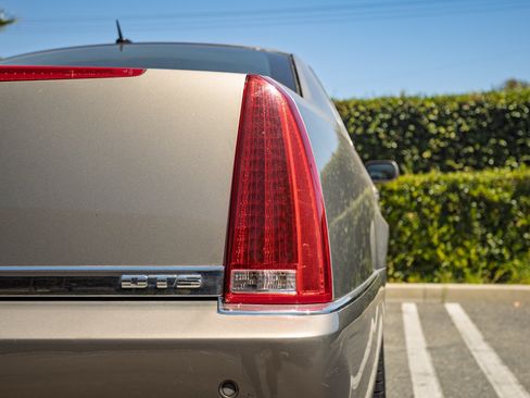 Used 2006 Cadillac DTS w/ Sun And Sound Package FWD image 8