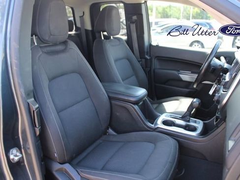 Used 2020 Chevrolet Colorado LT w/ LT Convenience Package RWD image 11