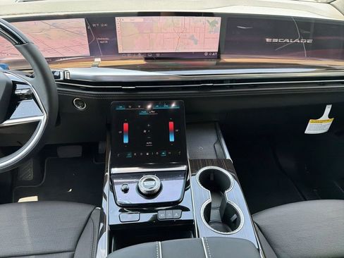 New 2026 Cadillac Escalade Luxury AWD/4WD image 16