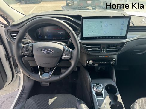 Used 2025 Ford Escape SE FWD image 15