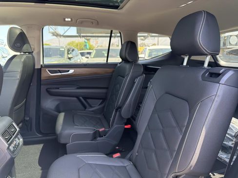 New 2026 Volkswagen Atlas SE FWD image 12