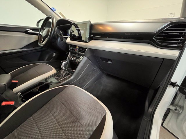 Used 2025 Volkswagen Taos S FWD image 11