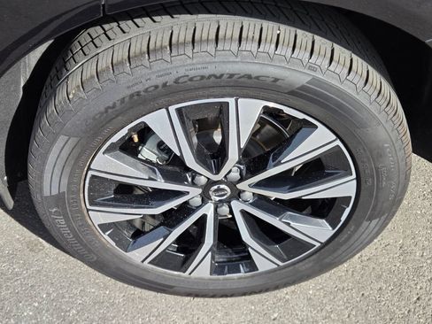 Used 2023 Volvo XC60 B5 Plus AWD/4WD image 5