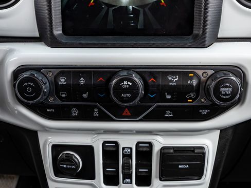 Used 2021 Jeep Wrangler Unlimited Sport image 26