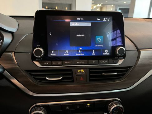 Used 2025 Nissan Altima 2.5 SV image 20