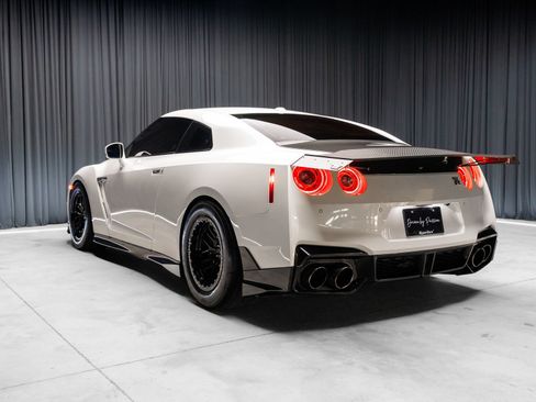 Used 2024 Nissan GT-R Premium w/ Premium Interior Package AWD/4WD image 8