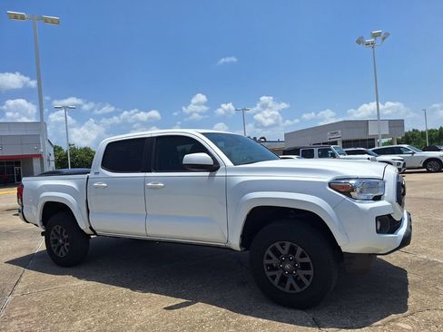 Used 2023 Toyota Tacoma SR5 RWD image 3