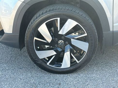 Used 2024 Volkswagen Taos SEL AWD/4WD image 11