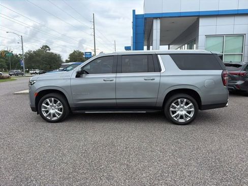 Used 2023 Chevrolet Suburban High Country RWD image 7