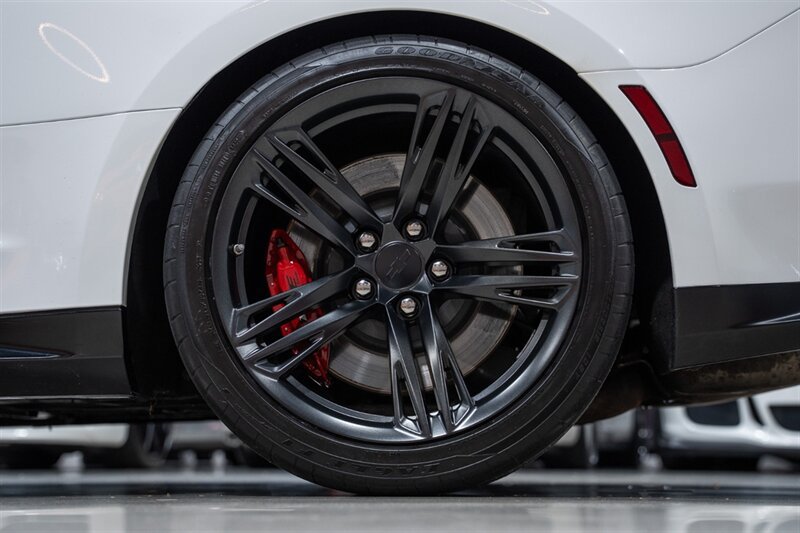 Used 2018 Chevrolet Camaro ZL1 RWD image 13