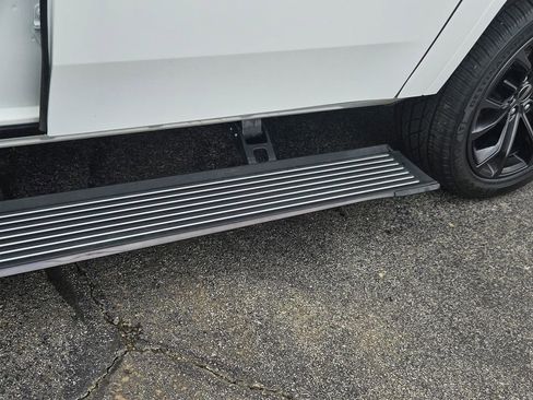 Used 2024 Jeep Grand Wagoneer L Series II w/ Quick Order Packagew 28T image 7