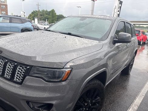 Used 2021 Jeep Grand Cherokee Laredo X AWD/4WD image 4