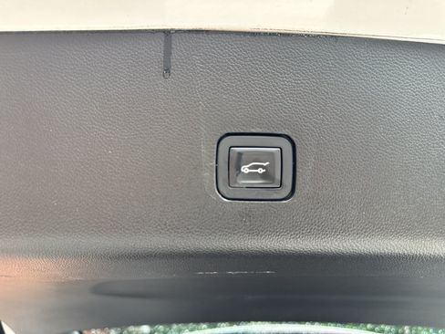 Used 2018 Chevrolet Traverse LT AWD/4WD image 46