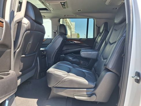 Used 2018 Cadillac Escalade ESV Luxury RWD image 14