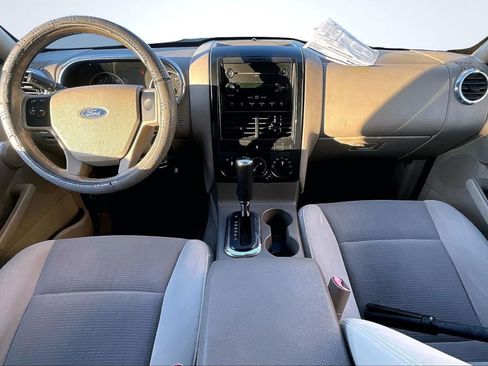 Used 2006 Ford Explorer XLT image 16