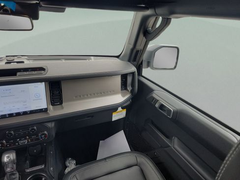New 2026 Ford Bronco Outer Banks w/ Black Appearance Package AWD/4WD image 7