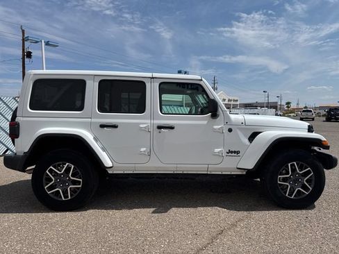 Used 2025 Jeep Wrangler Unlimited Sahara AWD/4WD image 6