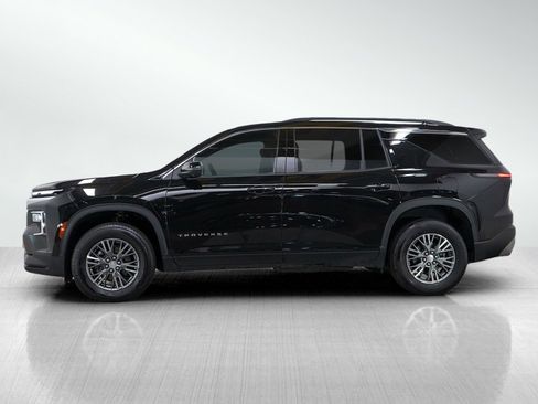 Used 2024 Chevrolet Traverse LT w/ Trailering Package AWD/4WD image 2