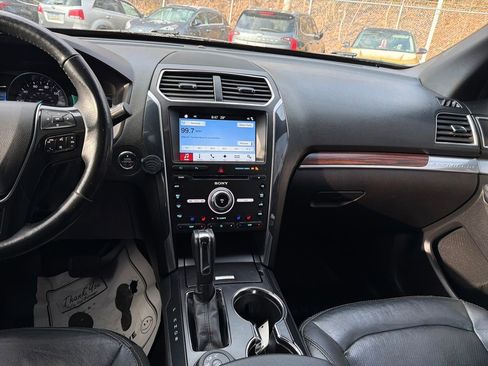 Used 2017 Ford Explorer Limited image 17