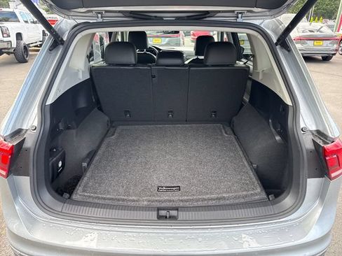 Used 2022 Volkswagen Tiguan SE AWD/4WD image 12